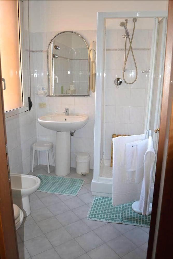 Albergo Elena Pianoro Exteriér fotografie