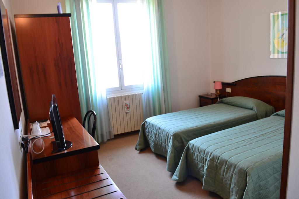 Albergo Elena Pianoro Exteriér fotografie
